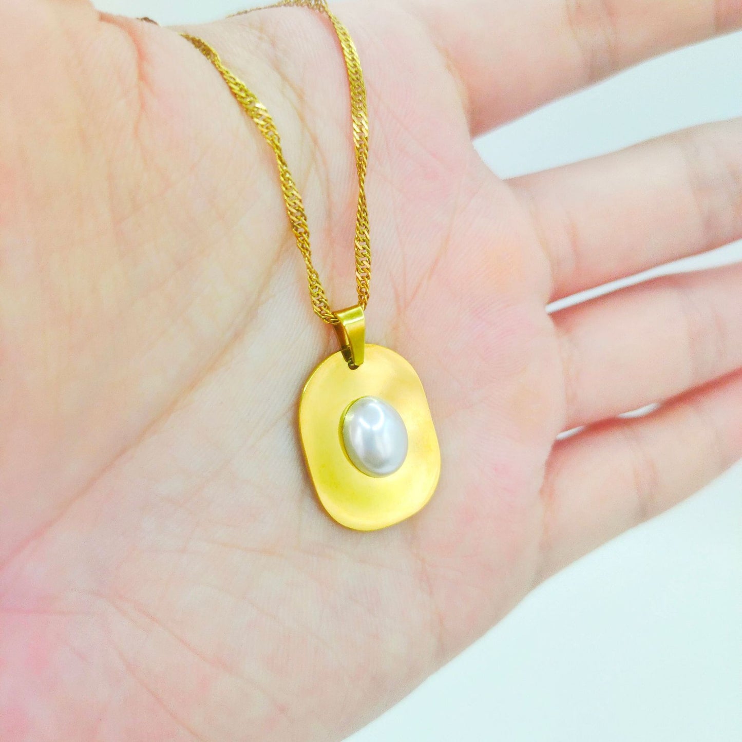 European And American Round Stainless Steel Gemstone Necklace