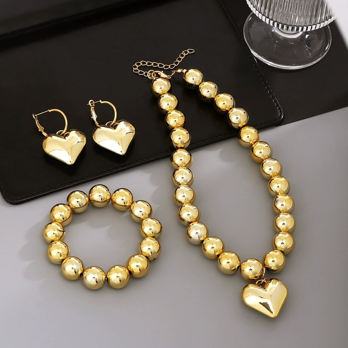 Simplicity And Exaggeration Personality Geometry Round Bracelet Love Heart Necklace Suit