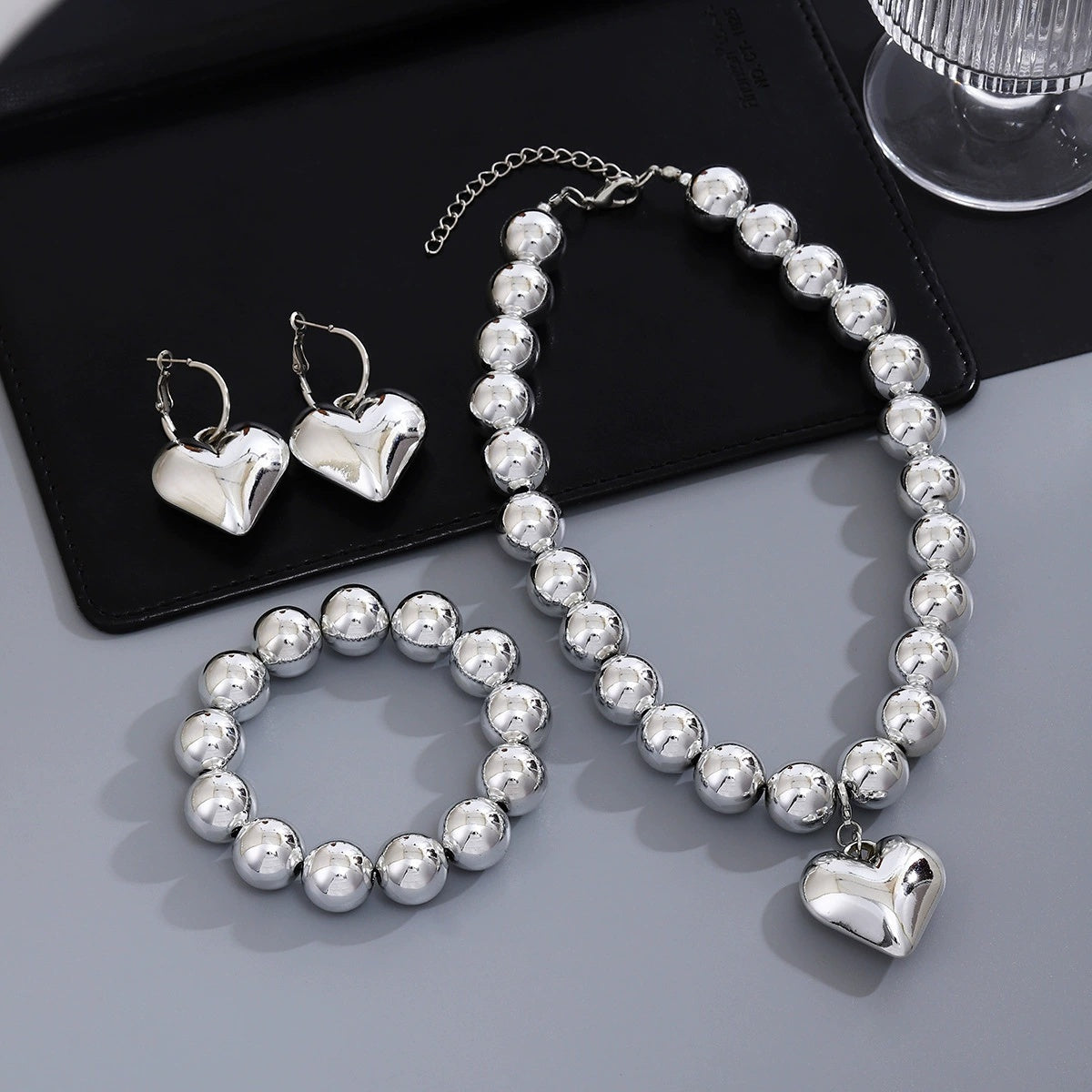 Simplicity And Exaggeration Personality Geometry Round Bracelet Love Heart Necklace Suit