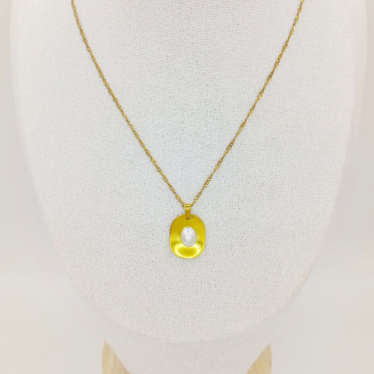 European And American Round Stainless Steel Gemstone Necklace